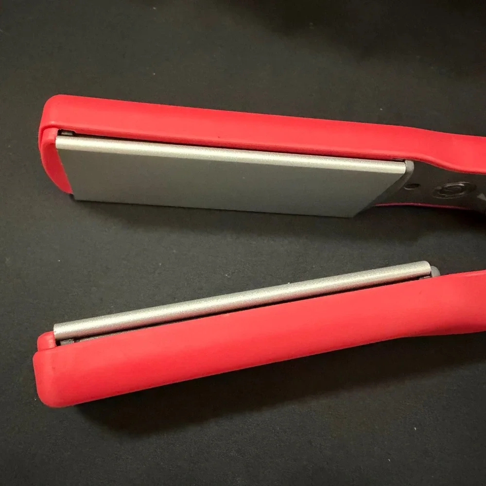 Remington Red Ceramic Flat Iron 1